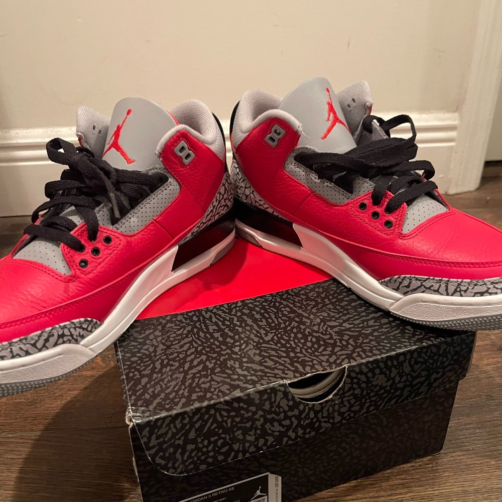 Jordan Air Jordan 3 Retro SE Red and Gray Athletic Shoes - Picture 7 of 8